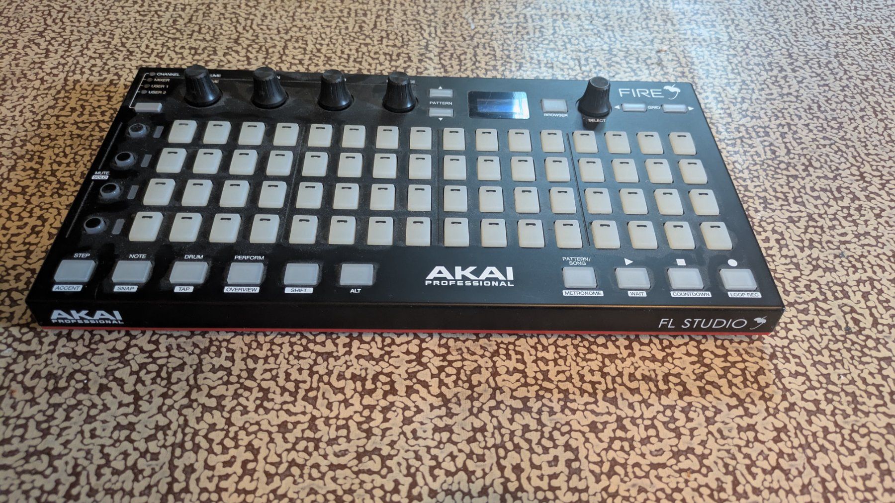 Akai Console di mixaggio: Akai Professional Fire ( FL Studio Controller) – Usato da Fribourg venduto da lag_mgy6 1