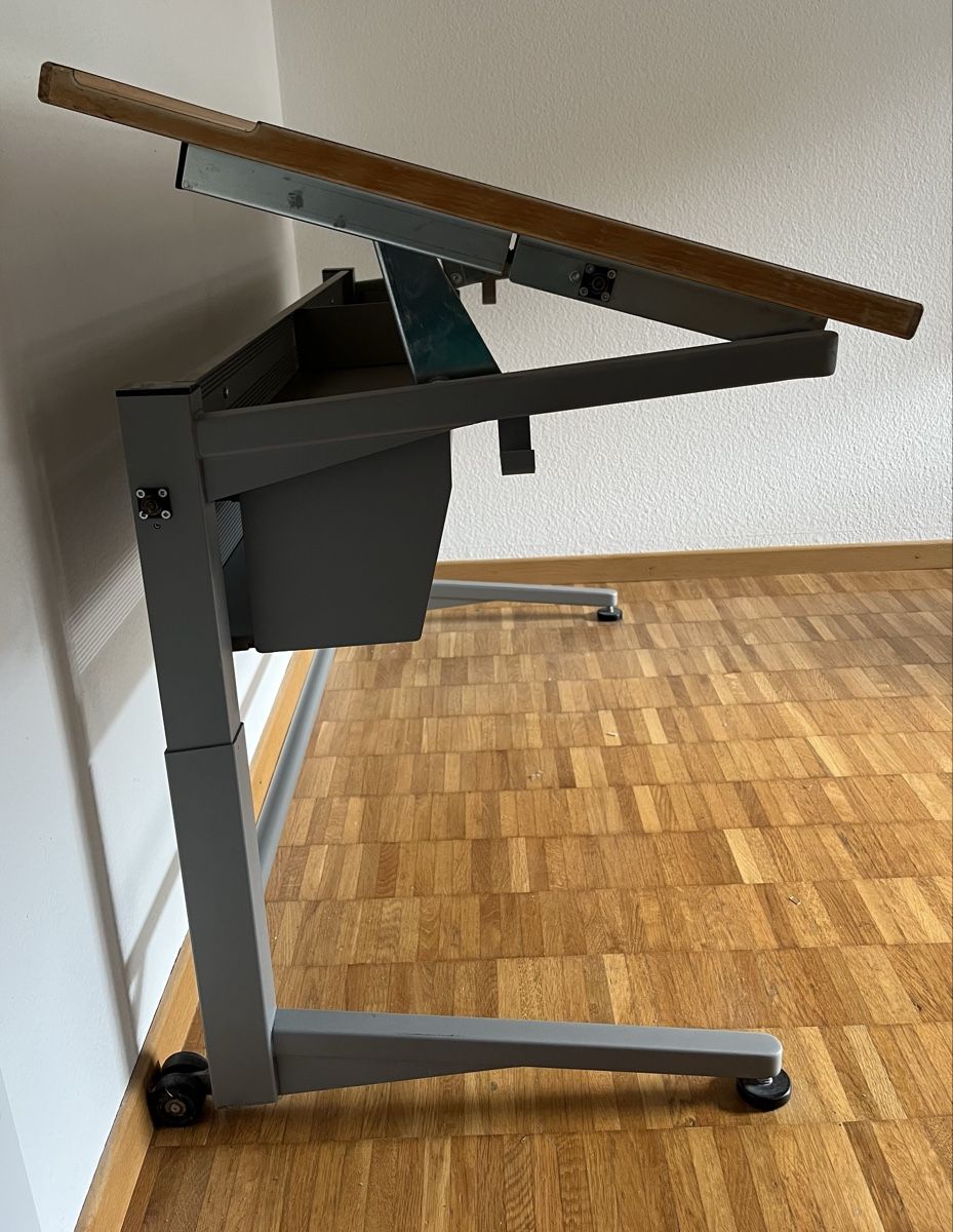 Schreibtische: Schreibtisch mit Kippfunktion – Gebraucht aus Greifensee von Steini777