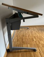 Schreibtisch mit Kippfunktion