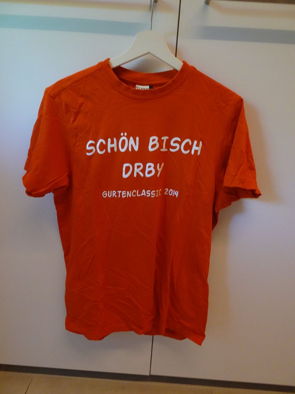 T-shirt: Rotes T'shirt Gurtenclassic 2014 Gr. L - M390 – Usato da Küssnacht am Rigi venduto da Good4Deckeli