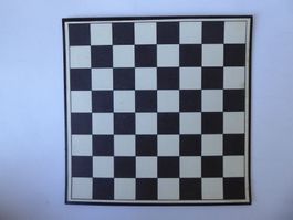 Spielpläne: Schach und Mühle, antik