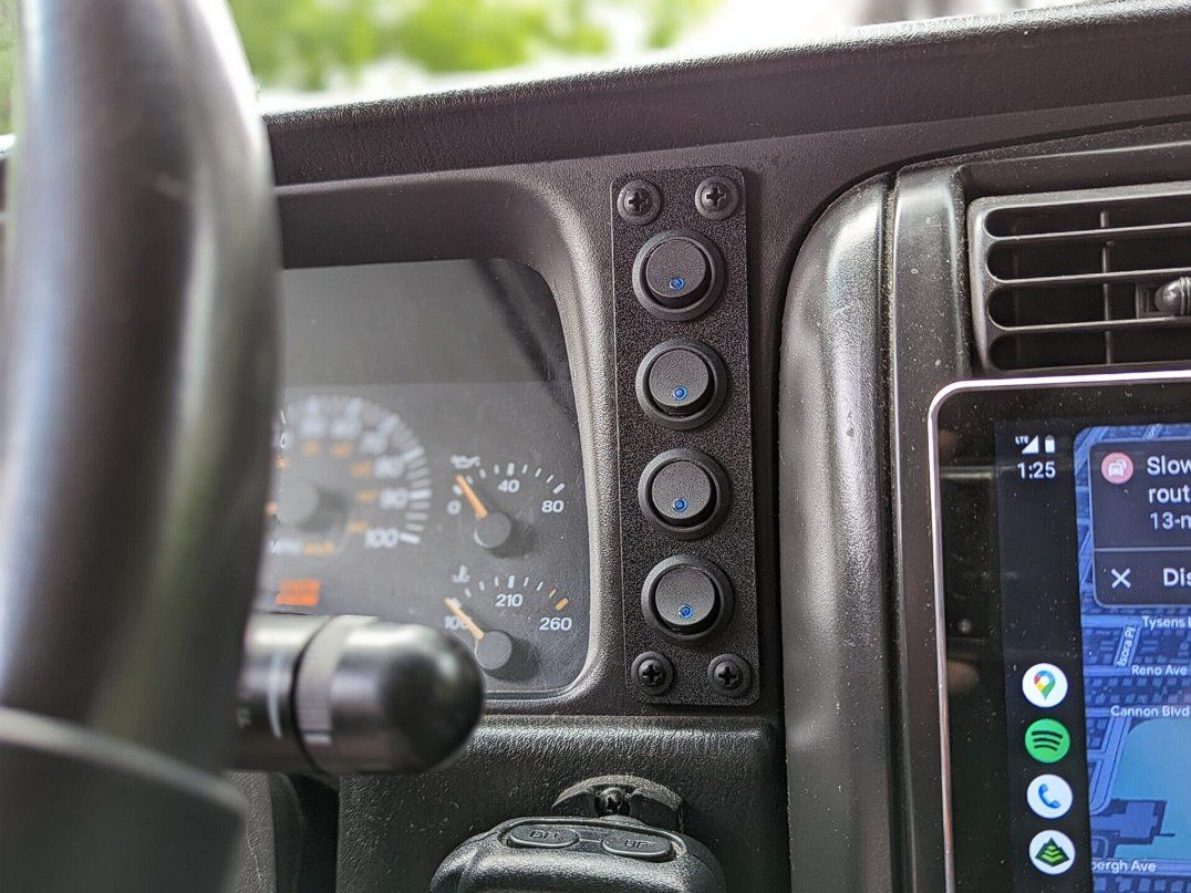 Jeep Tutti i ricambio: Jeep Cherokee XJ Blende für Switchpanel – Nuovo (secondo la descrizione) da Full-Reuenthal venduto da halle46