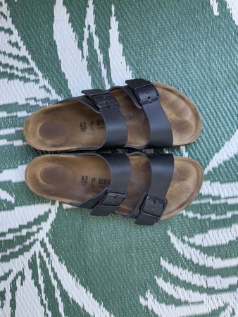 Birkenstock Arizona noires, taille 43 - parfaites pour l'été
