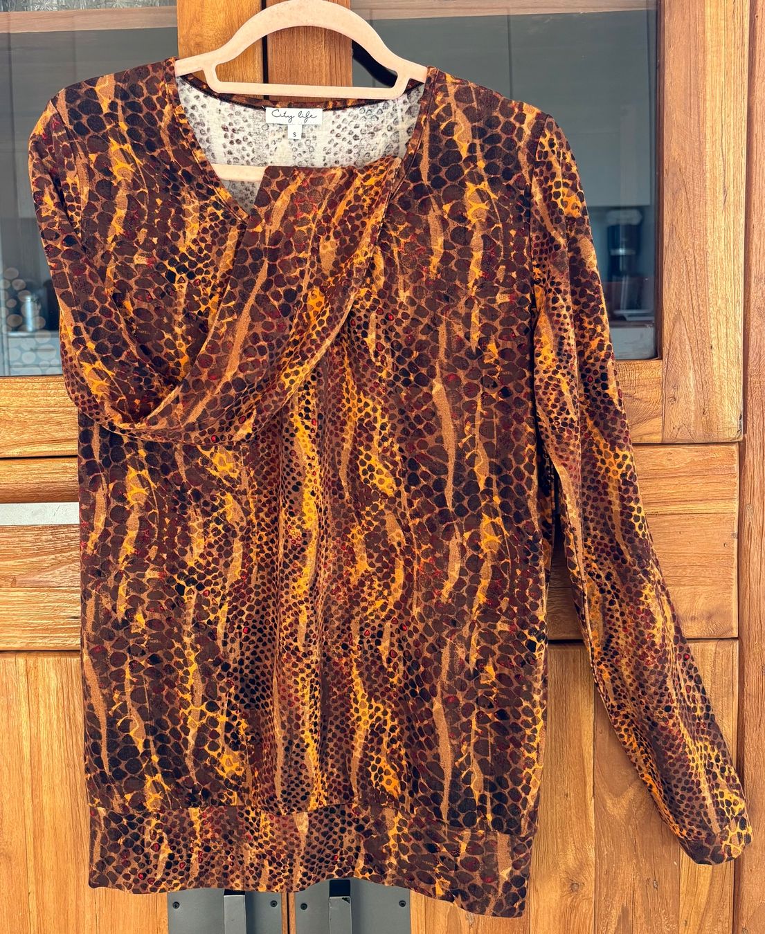 Pulls & Sweat-shirts: Pullover City Life ,sehr bequem,Schlange/Animalprint,Gr.S – D'occasion à Siblingen par Vany_McDougall 5