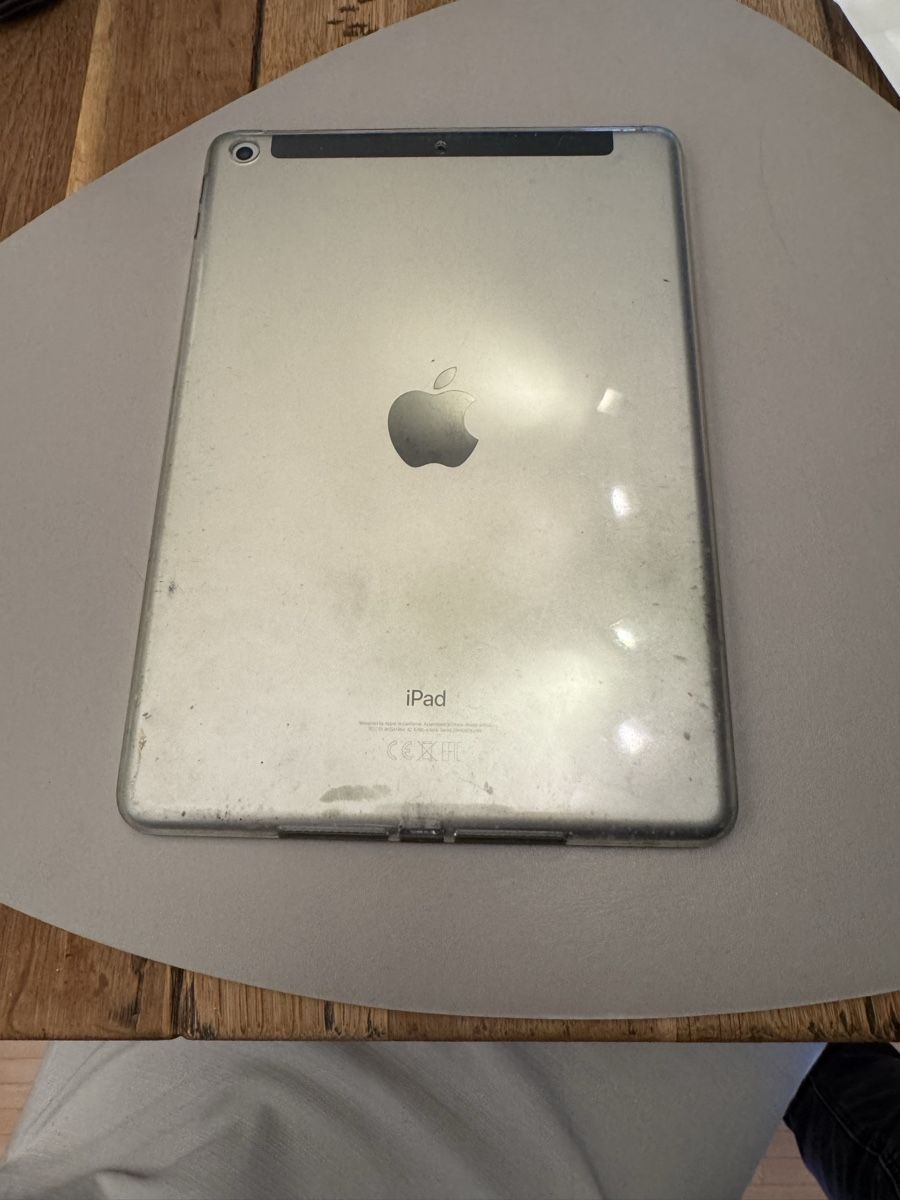 Apple Tablet PC: Apple iPad 7. Generation – Defekt aus Adliswil von Busys 1