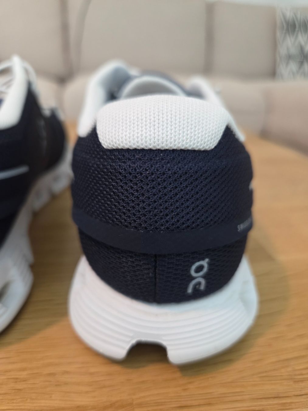 On Scarpe da uomo: ON Cloud 5 Midnight 41 Herren - Topzustand – Usato da Wallisellen venduto da SwissTreeDee 1