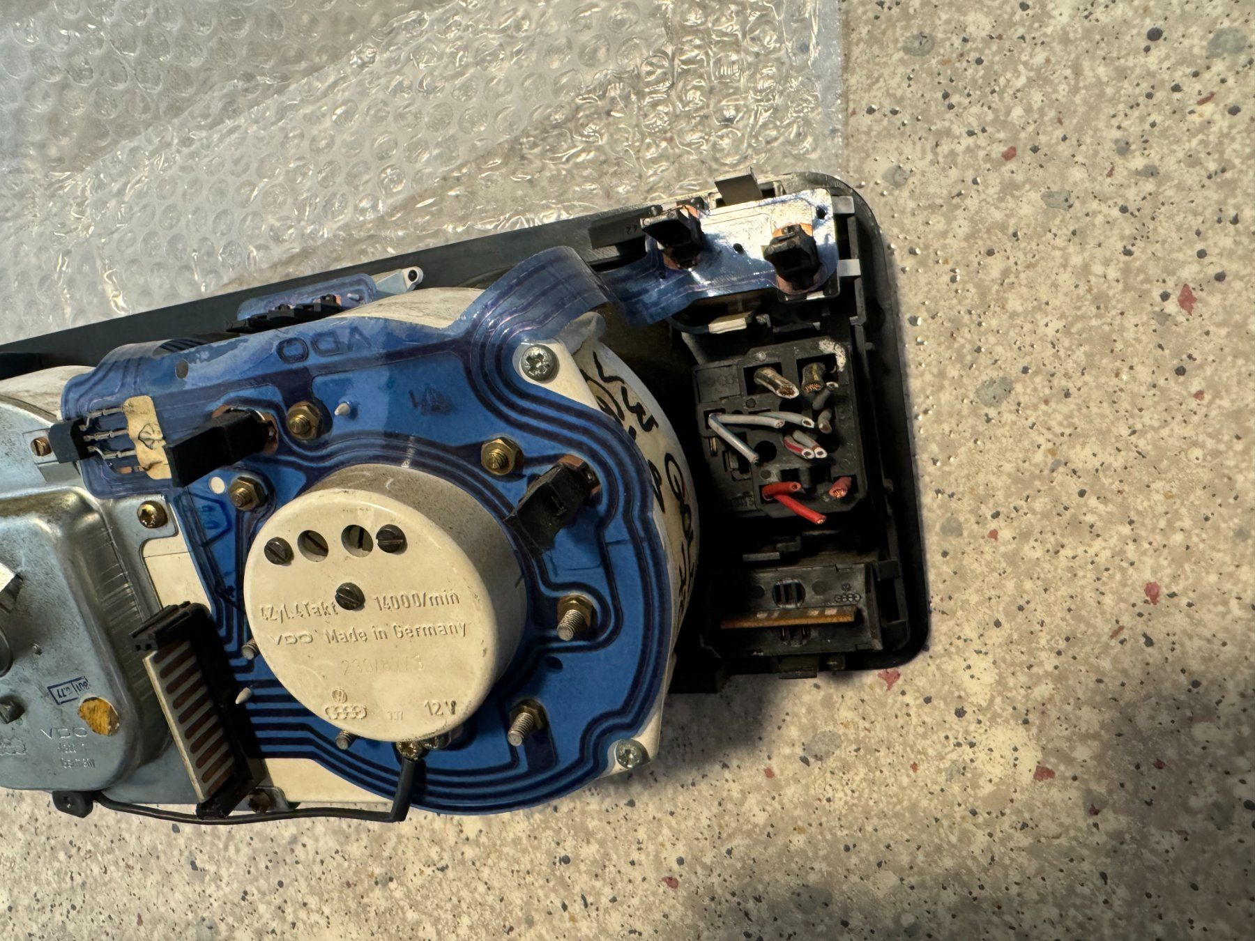 Volkswagen Alle Autoersatzteile: Kombiinstrument Urgolf Golf1 Typ17 original Tittentacho – Gebraucht aus Bannwil von 323i0_1 6
