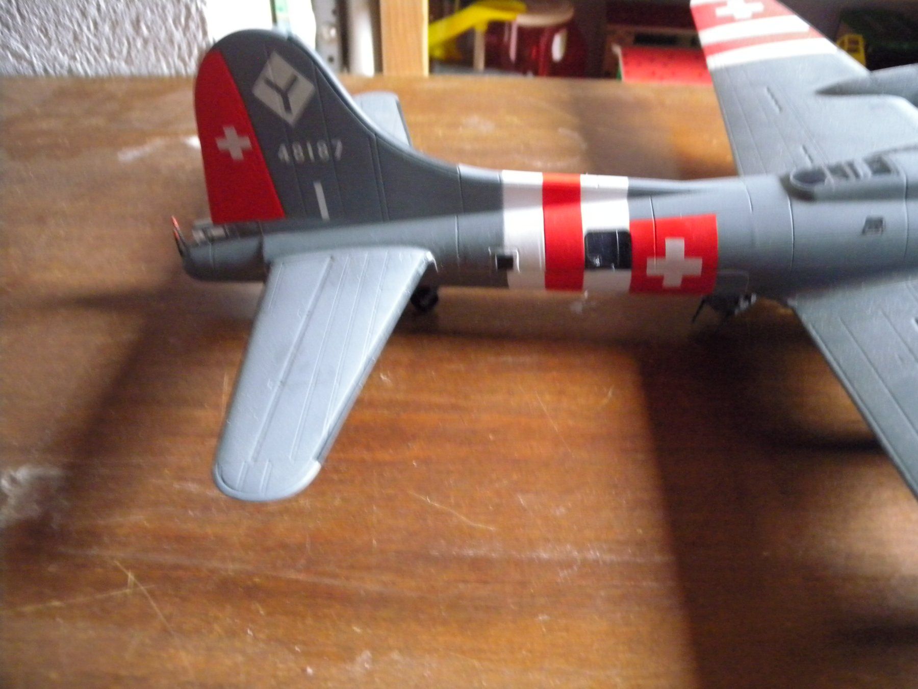 Boeing Kit di modellismo & Modellini statici: Boeing B-17 Flying Fortress, Schweizer Design – Usato da Hauenstein venduto da davia72 3