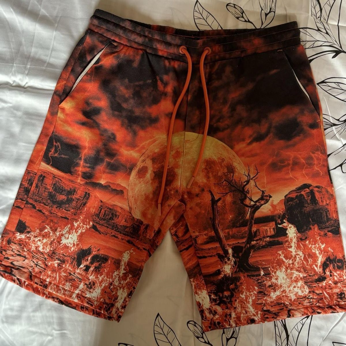 Bershka Pantaloni: Billie eilish x Bershka Hose – Usato da Grellingen venduto da chiara_0106s