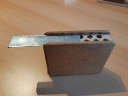 Kleine Antike vintage Köderbox für Bienenmaden/Holzwürmer