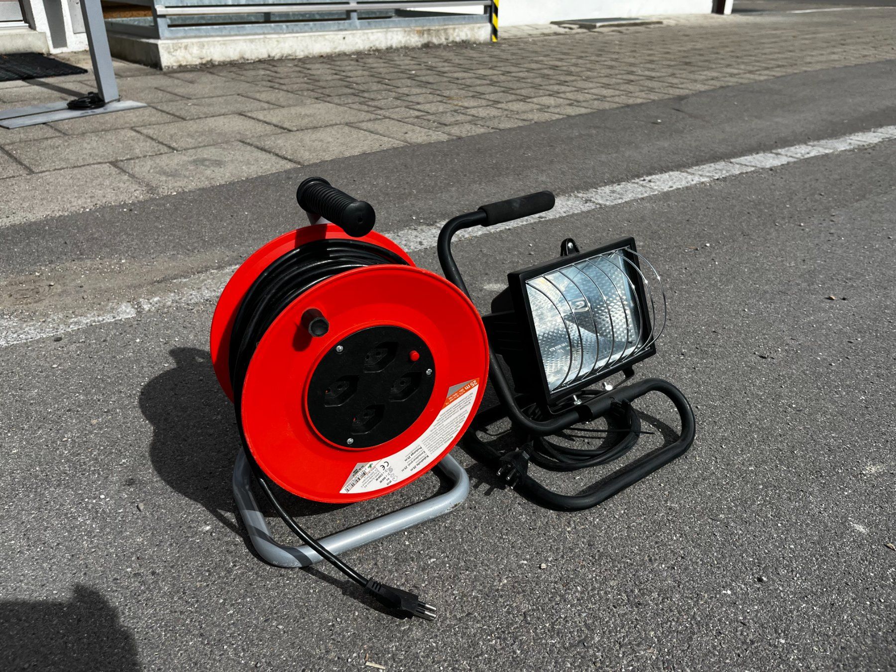 Lampes: Kabelrolle Baustrahler – D'occasion à Hüttlingen par Da.Ka