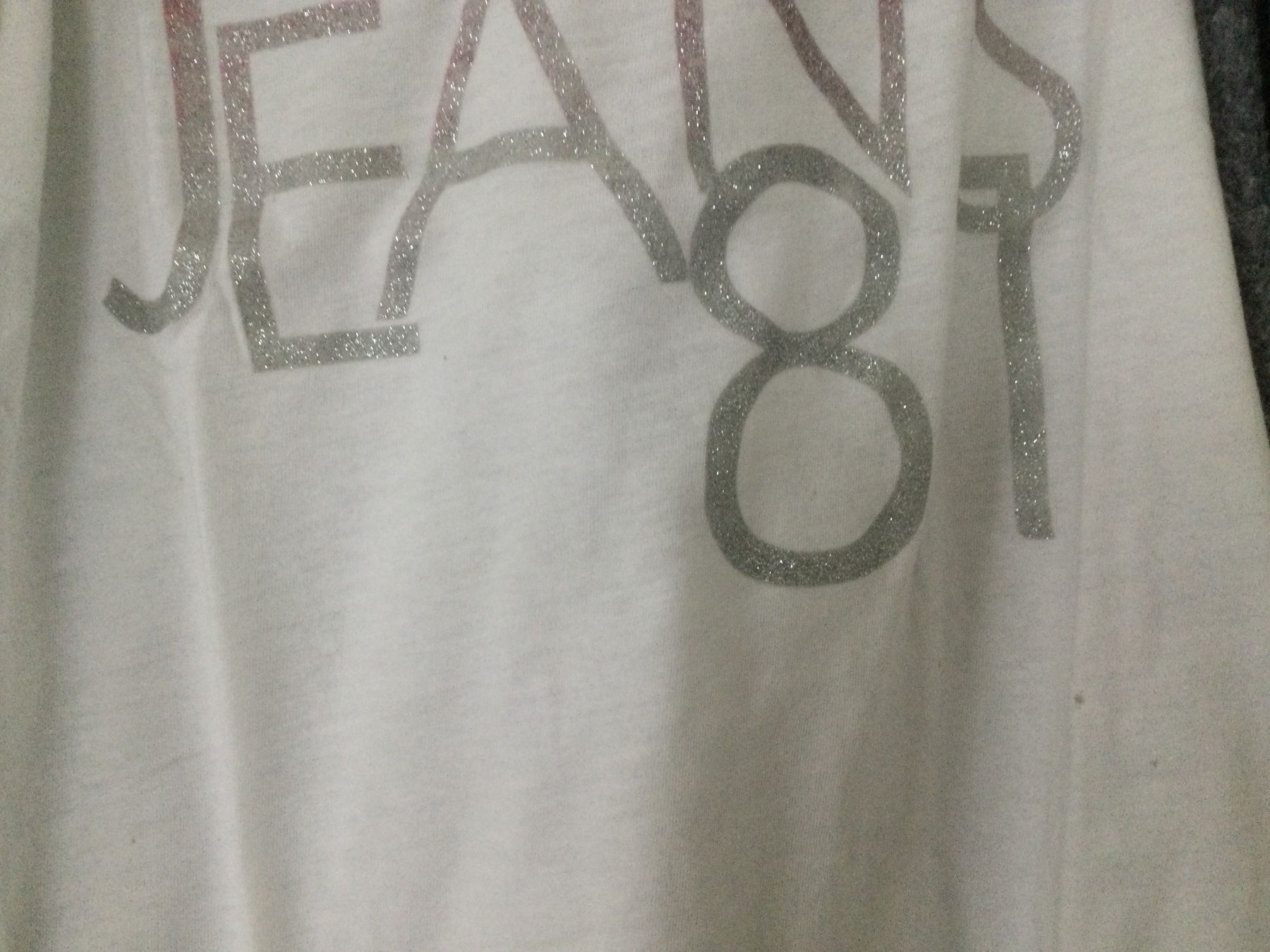 Guess Kleiderpakete: Guess Kapuzenpullover mit 2 Guess T-Shirt Gr. S – Gebraucht aus Baar von negombo 6