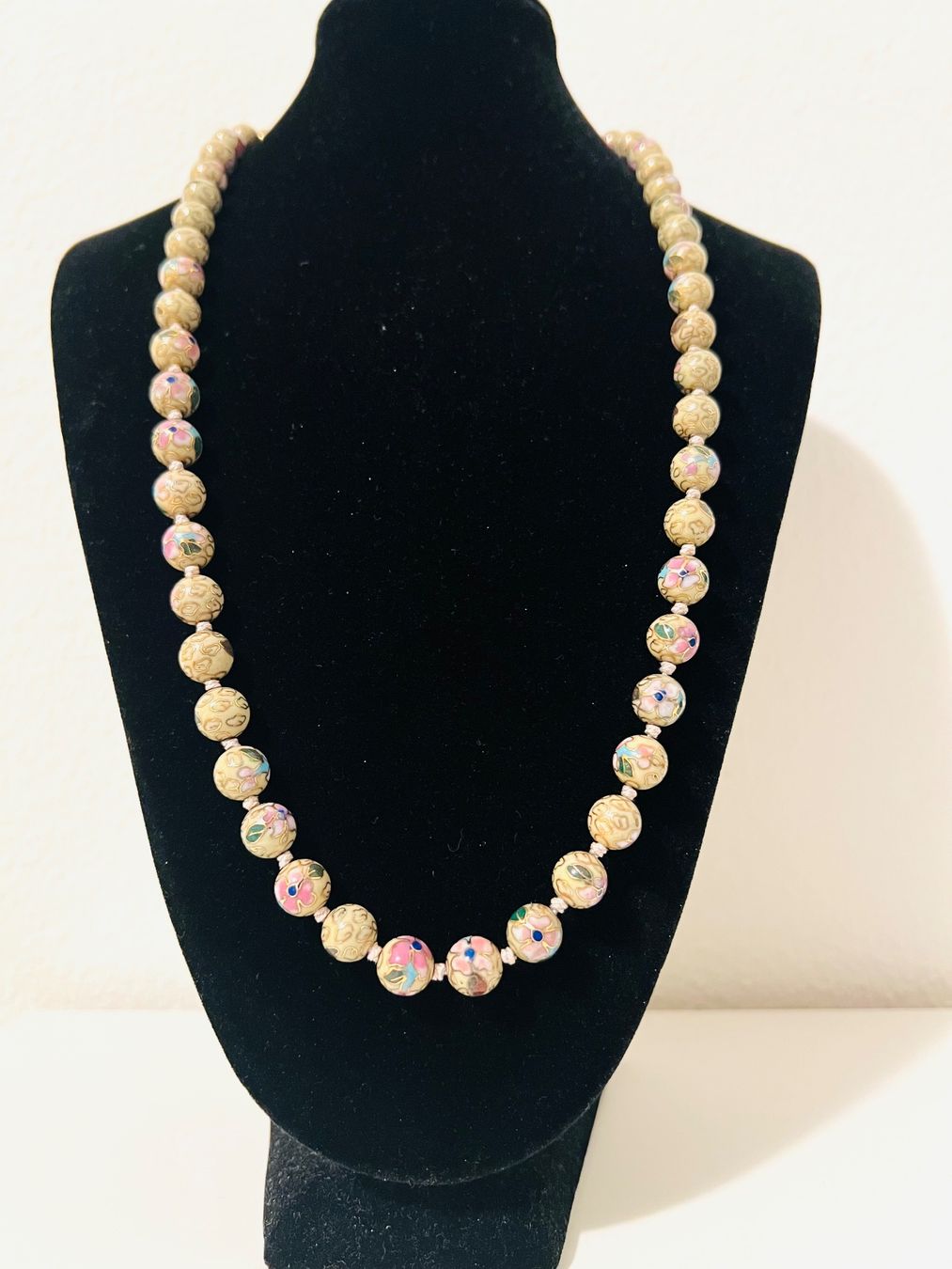 Catenine: Cloisonné Floral Bead Necklace – Usato da Rüschlikon venduto da topswissvintage