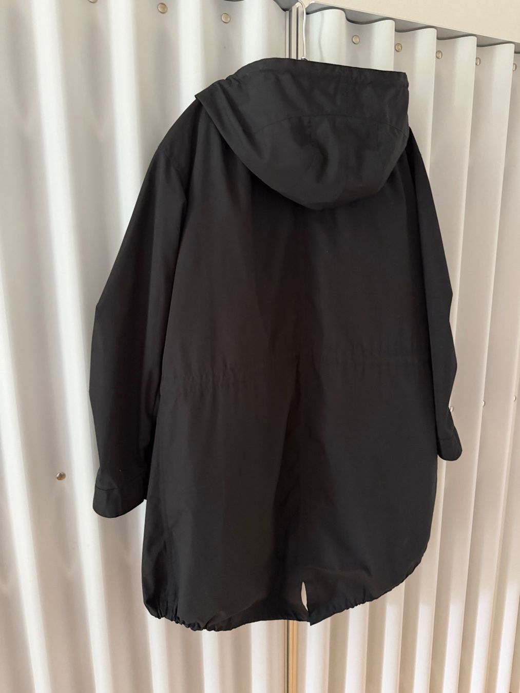 Cappotti: Black Fred Perry Cotton Blend Fishtail Parka + Veste Gr.L – Usato da Zürich venduto da VR2528 1