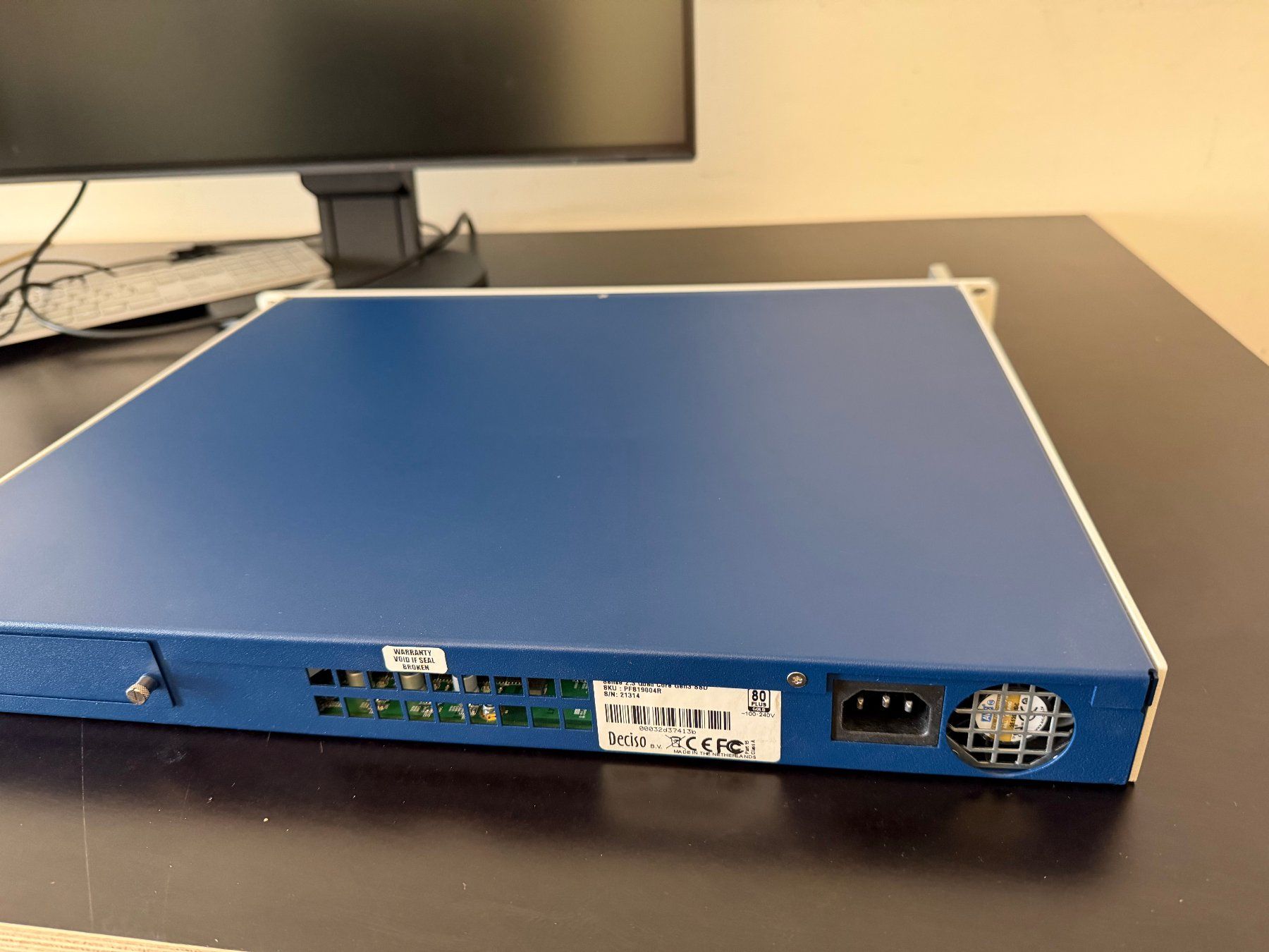 Opnsense Pare-feu: Deciso PFS19004R - OPNsense - Quad Core Gen3 SSD Rack – D'occasion à Zürich par onlime 3