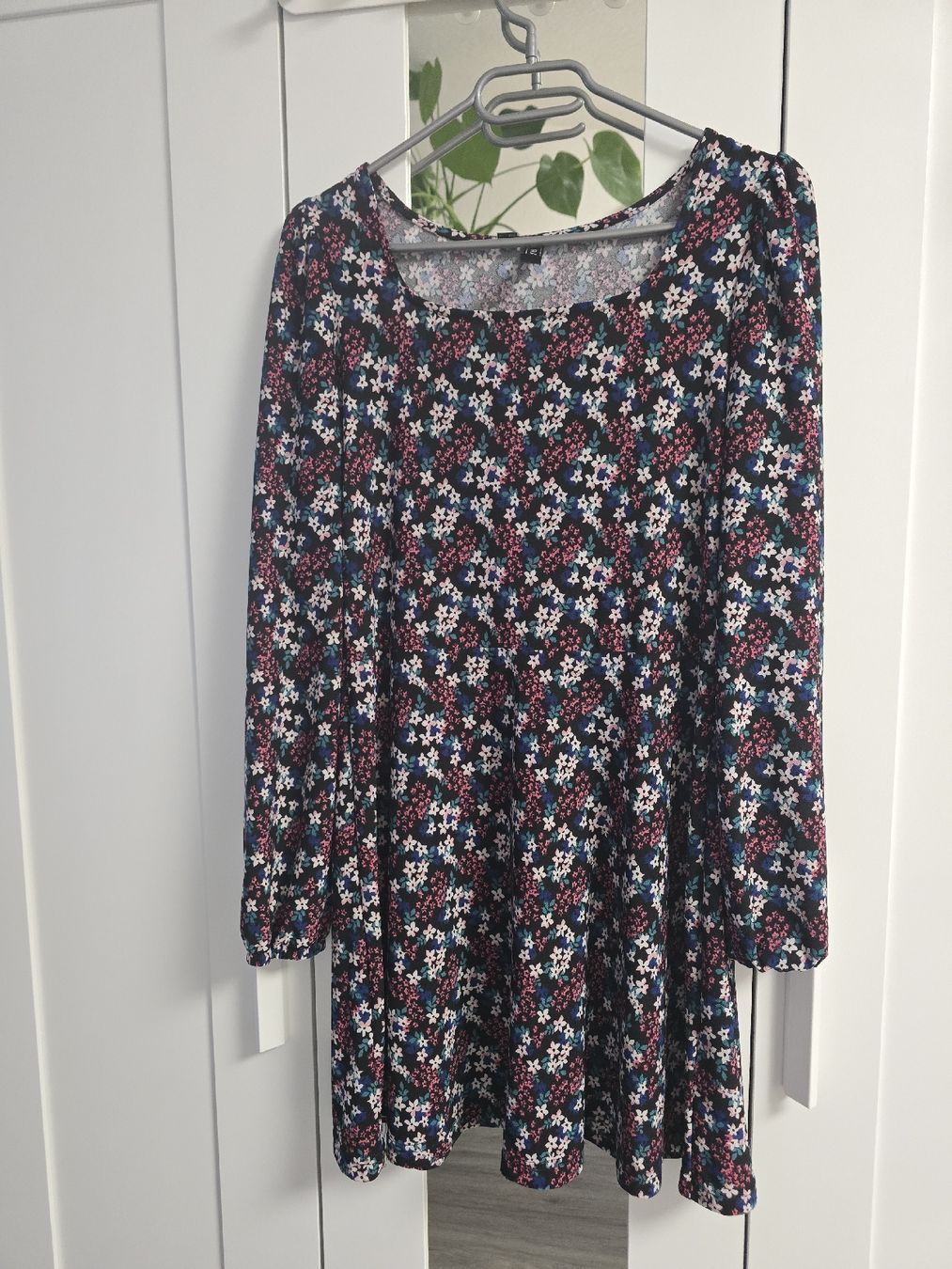 Vestiti: Blumen Kleid Gr. 32/34 mit langen Ärmeln  – Usato da St.Peterzell venduto da the2ndchance