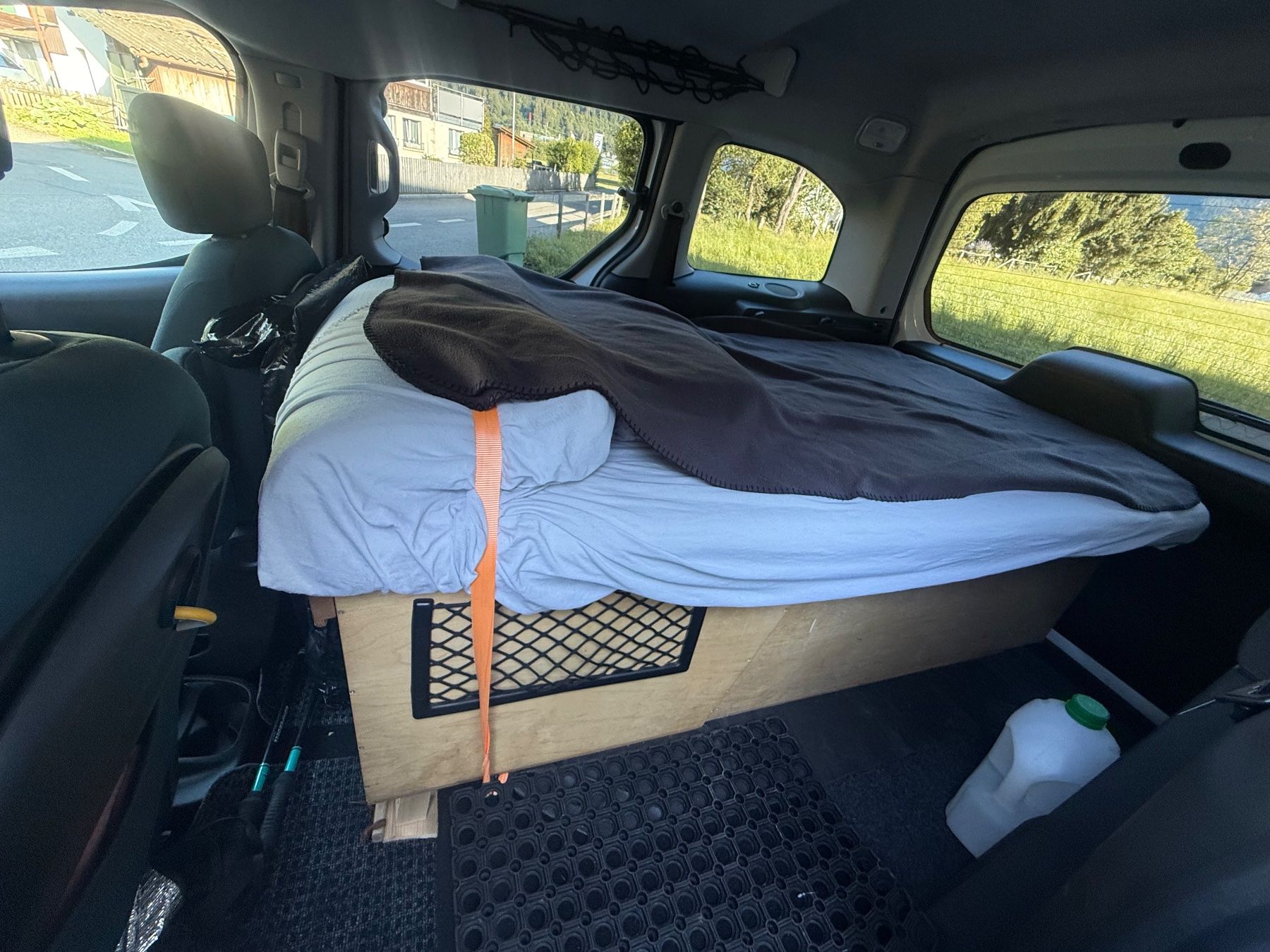 Citroën Automobili: Citroen Berlingo, 1.2i, Multispace / Minivan/ Minicamper – Usato da Matten b. Interl venduto da trulletrampel-1 9