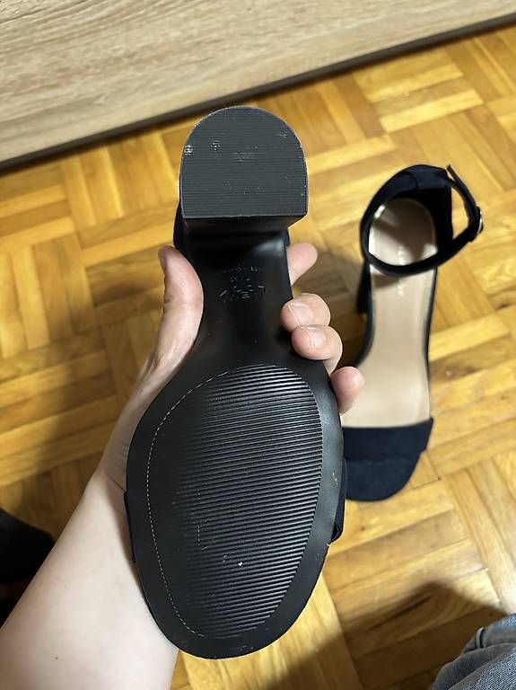 Scarpe da donna: Sandali estivi  – Usato da Maroggia venduto da ila_bb5l 1