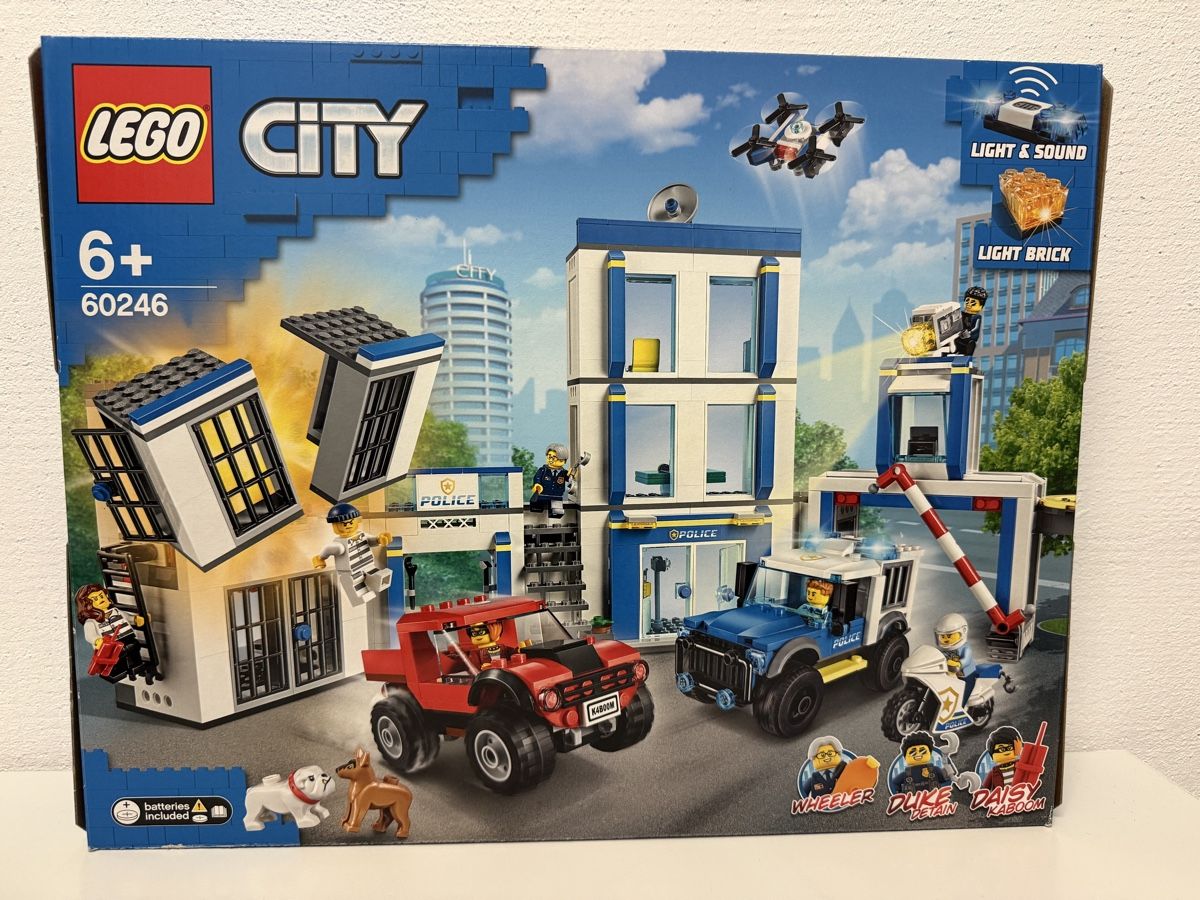 Lego Kit di costruzioni: LEGO City Polizeistation 60246 – Usato da Hombrechtikon venduto da come01