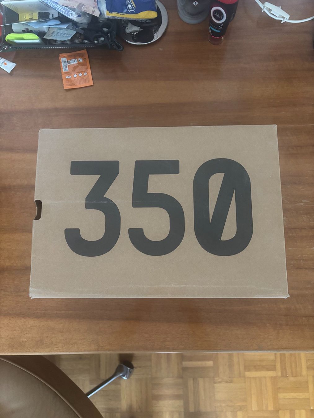 Scarpe da uomo: Boîte Yeezy Boost 350 V2 originale, sans chaussures – Nuovo (secondo la descrizione) da Petit-lancy venduto da ZSel