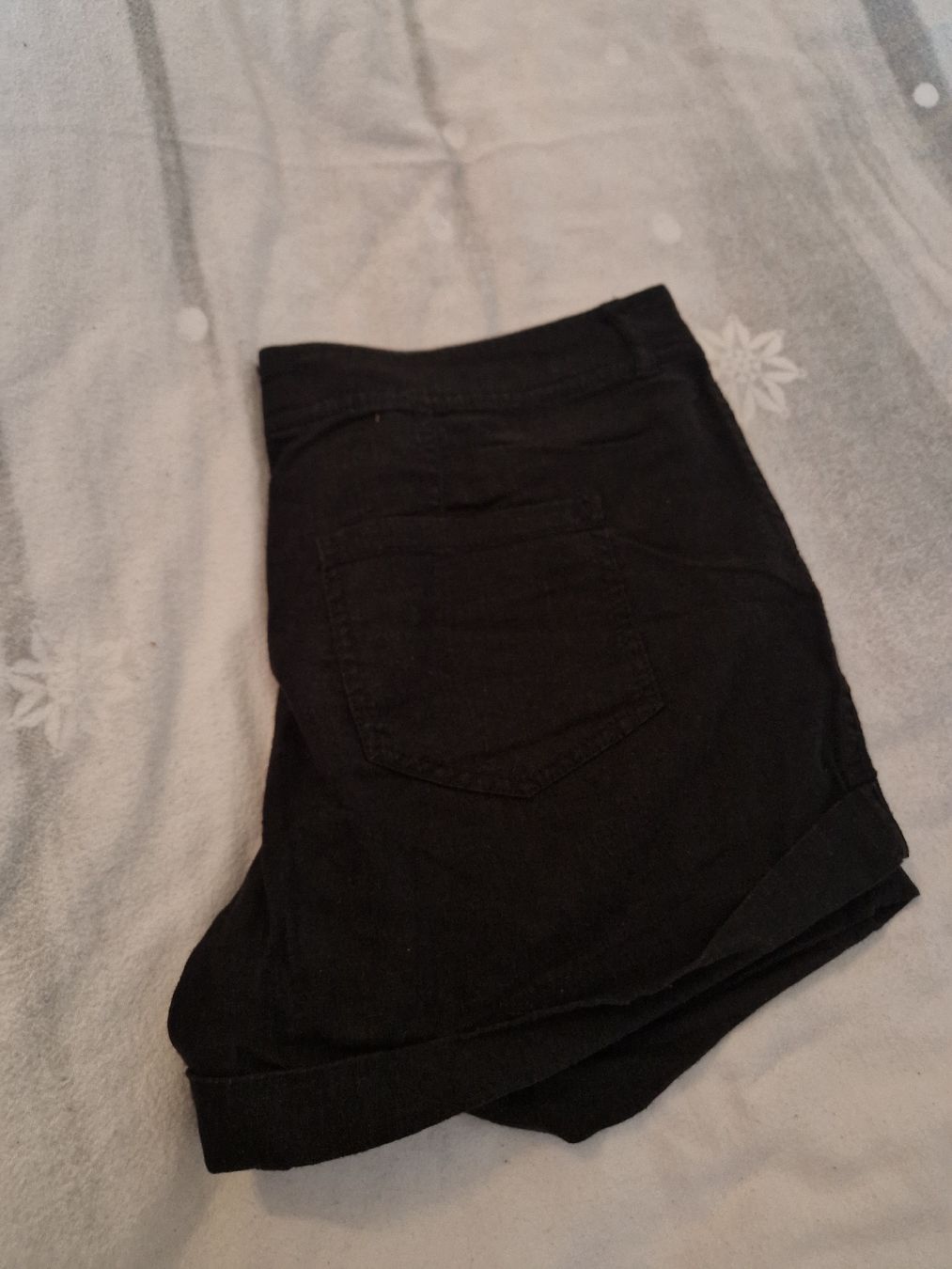 Lotti di vestiti: Jeansrock und Short M – Usato da Ebikon venduto da kov_9vqb 4