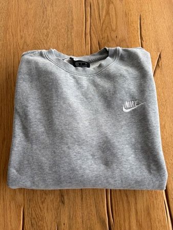 Nike Pullover grau, Grösse S ( kleines Loch siehe Foto )