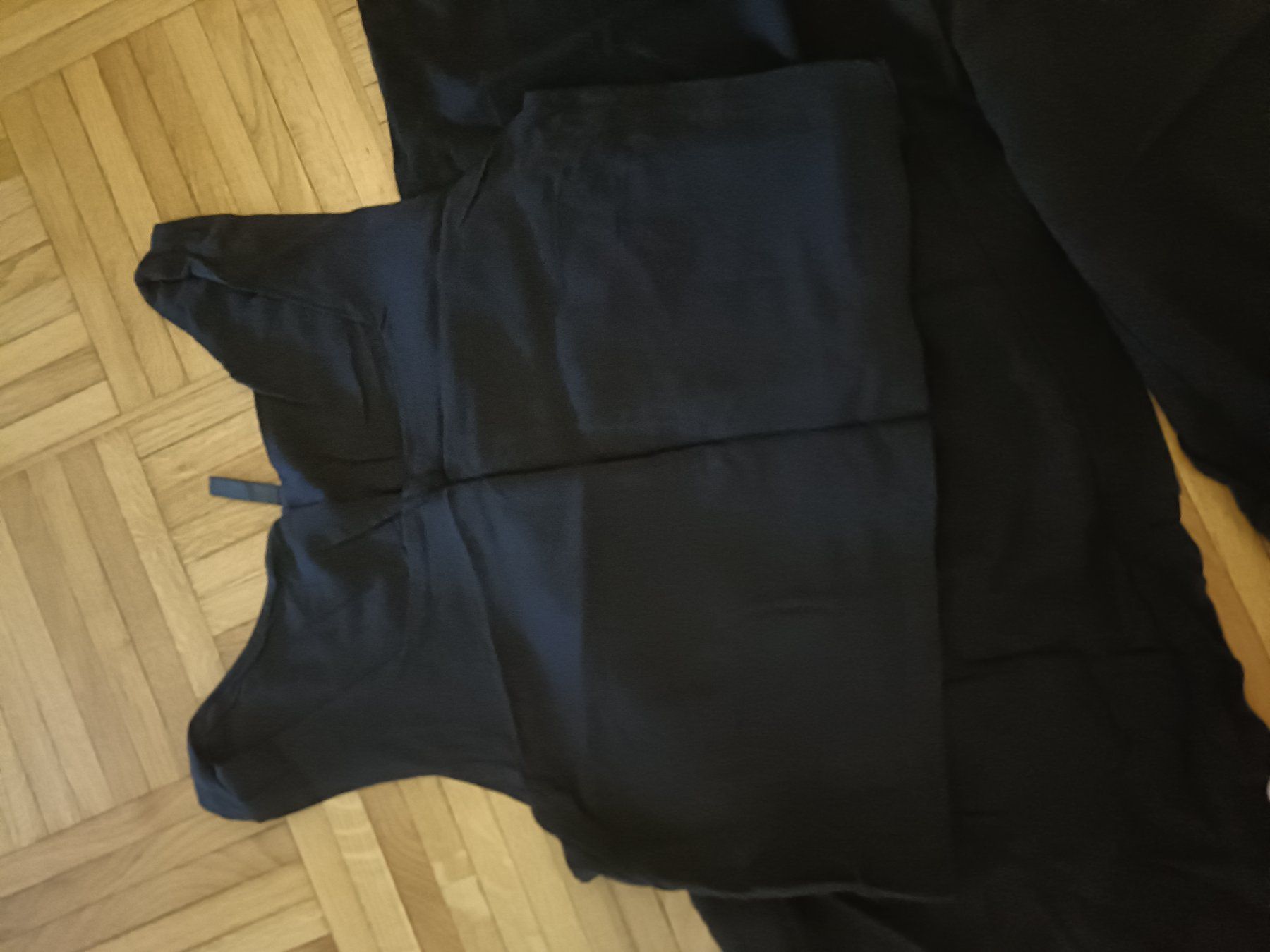 Lots de vêtements: Ensemble – D'occasion à Grand-Lancy par ana_7y2f 1