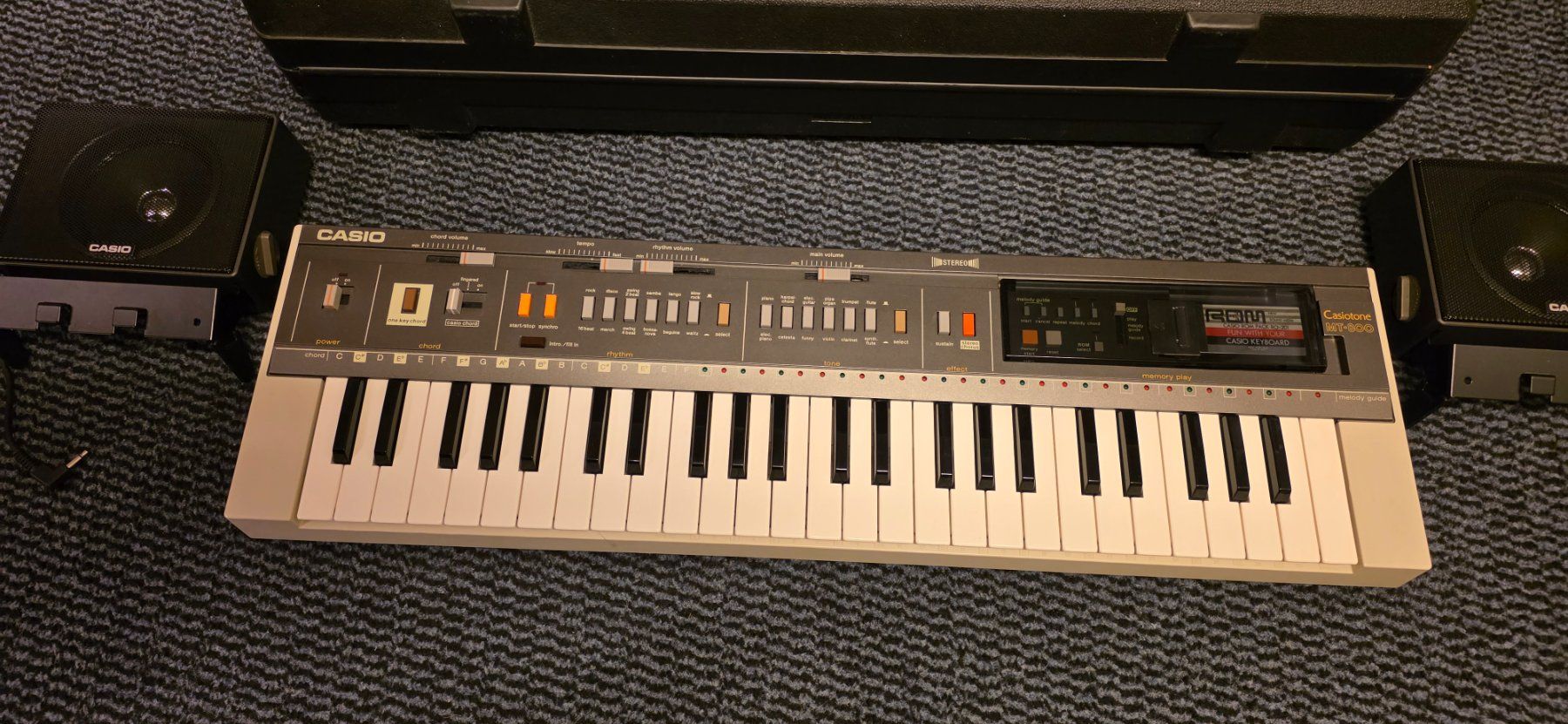 Casio Strumenti musicali: Casio MT-800 Casiotone E-Piano Synthesizer, Boxen + Koffer – Usato da Zürich venduto da spin23 1