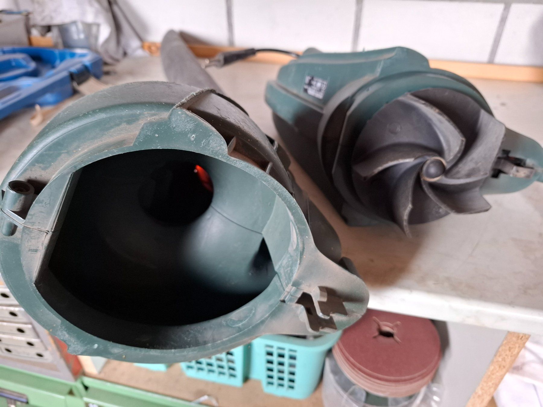 Soffiatori & Aspiratori per foglie: Black&Decker GW250 Laubbläser. – Usato da Pany venduto da Prjnjm 2