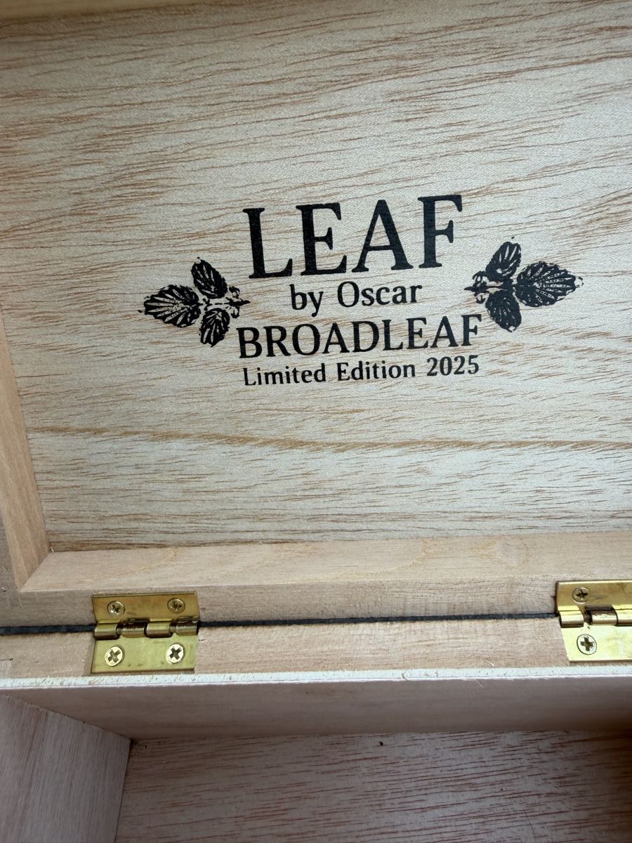 Sigari: LEAF by Oscar Broadleaf Limited Edition 2025 Holzbox – Usato da Seuzach venduto da kaufes8 2