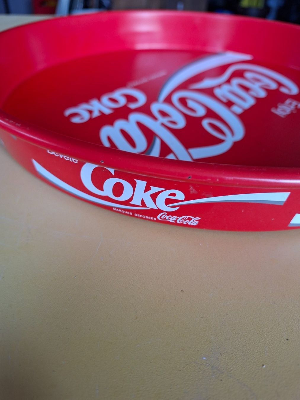 Coca-Cola Untersetzer: Coca-Cola Blechtablett rund rot 35cm gebraucht – Gebraucht aus Ehrendingen von CHMEX 2