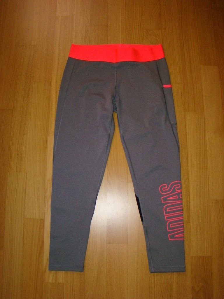 Adidas Leggings: Adidas, leggings sport 7/8 – Nuovo e nell'imballaggio originale da Lussery-Villars venduto da pousinete02