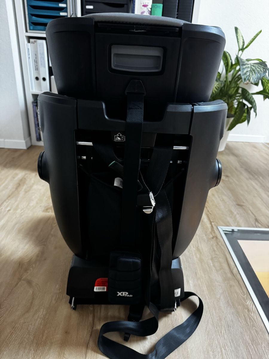 Britax Römer Seggiolini per auto: Siège-auto EVOLVAFIX i- SIZE midnight grey – Usato da Bonnefontaine venduto da domino88 3