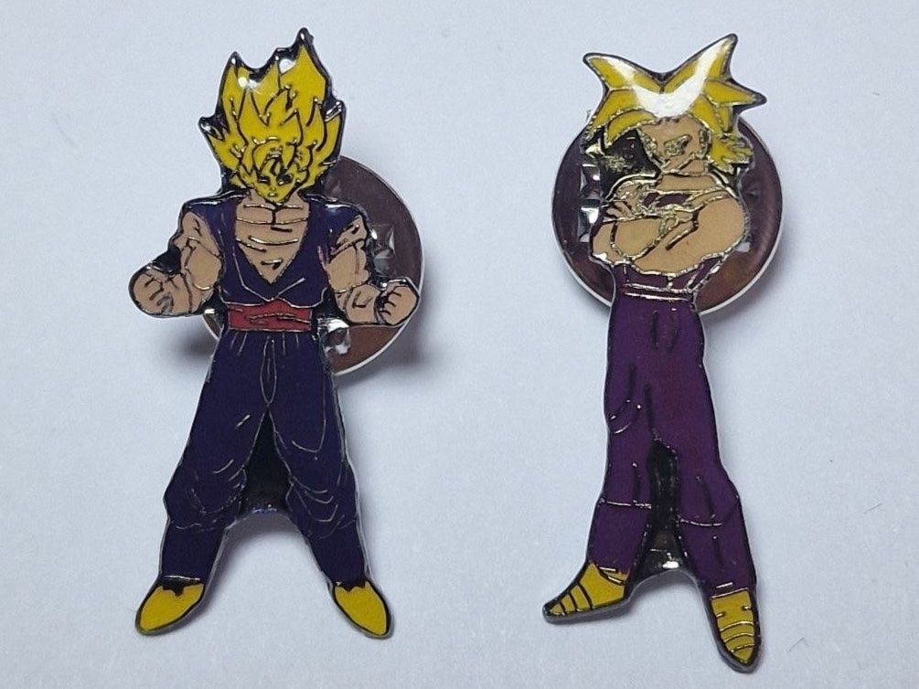 Placchette & Badge: Dragon Ball Z Son Goku 2 Pin's – Usato da Mitlödi venduto da Raphy1996