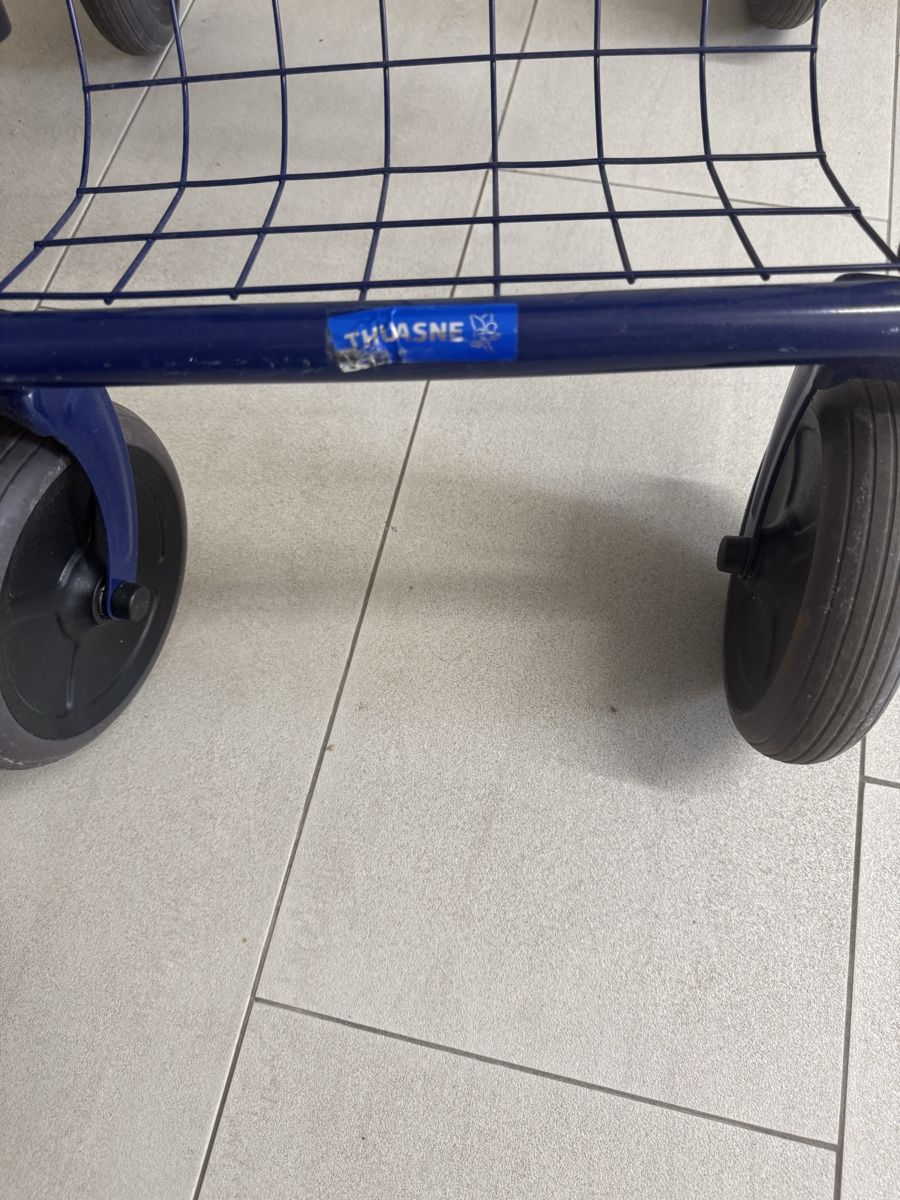 Ausili per la deambulazione: Gehhilfe Rollator Thuasne blau gebraucht – Usato da Birsfelden venduto da inf_l2yy 2