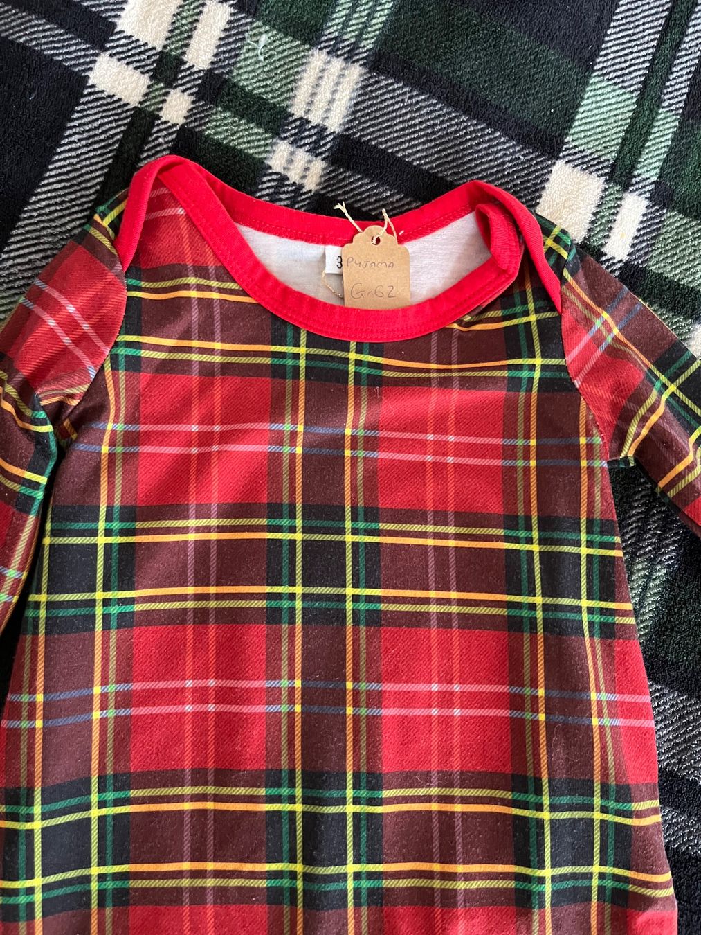 Pyjamas: Tartan-Pyjama, Größe 62 – D'occasion à Umiken par deb_57xk 3