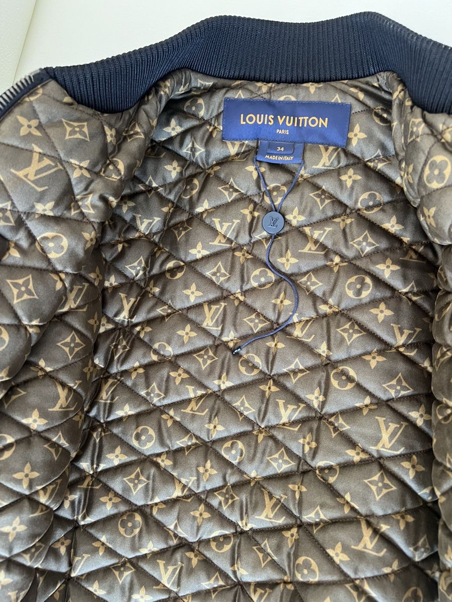 Louis Vuitton Giacche: Louis Vuitton Bomber Jacket Black Size 34, New – Nuovo (secondo la descrizione) da Pully venduto da opa_k78q 2