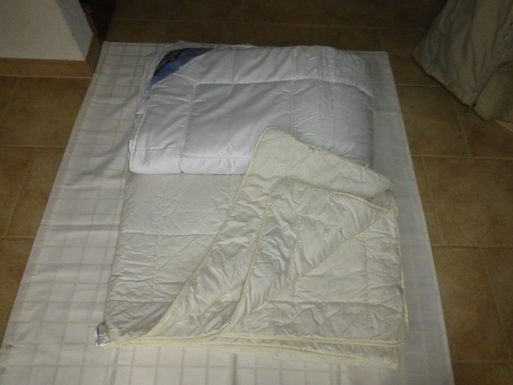 Decken: zwei Duvets aus Wolle – Gebraucht aus Würenlingen von drago56 1