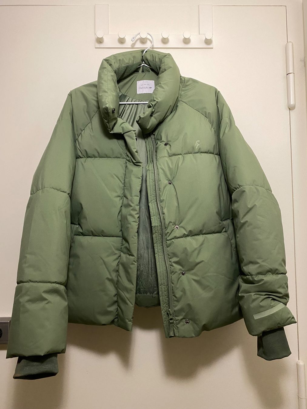 Jacken: Grüne Winterjacke L top Zustand – Gebraucht aus Zürich von Gamecards 1