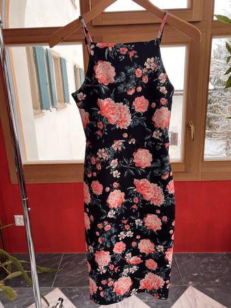 Superdry Kleid mit Blumen in Grösse S