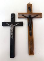 2 anciens crucifix en bois avec figures Christ en métal-22cm