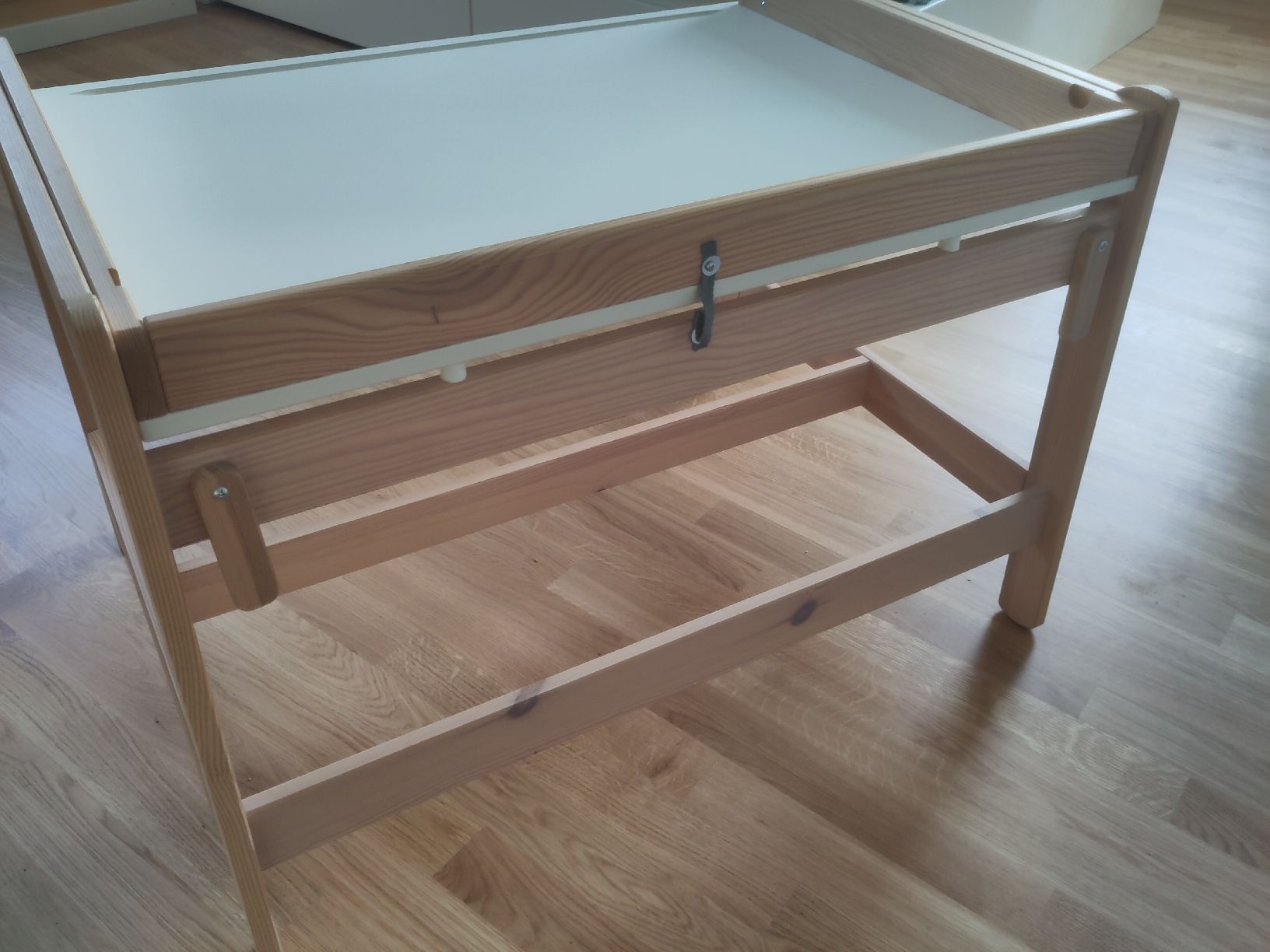 Ikea Schreibtische: Tisch FLISAT – Neu (gemäss Beschreibung) aus Binningen von Gabriel_Szabo 1