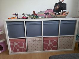 KALLAX Regal mit Box.