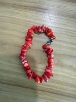 Armband rote Korallen Splitter mit Metallverschluss