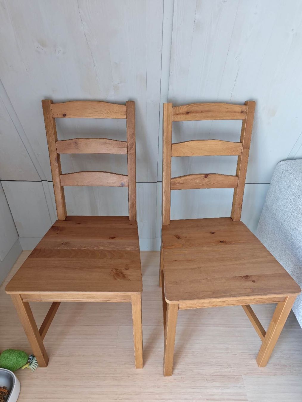 Chaises: 2 Solid Oak Chairs - Great Condition  – D'occasion à Zürich par yul_7ccq