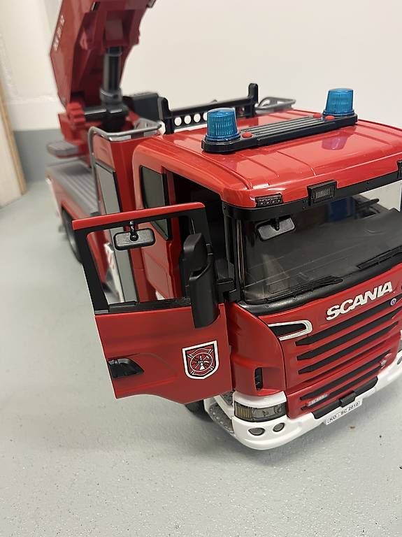 Bruder Spielzeuge: Feuerwehrauto BRUDER – Gebraucht aus Thun von Dak5 4