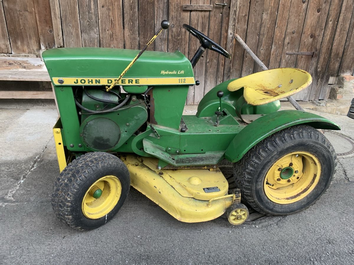 Stilvolle John Deere Rasentraktor Alt Bild