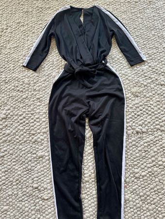 SPORTLICH-ELEGANTER JUMPSUIT MIT BINDEGÜRTEL gr XS-S