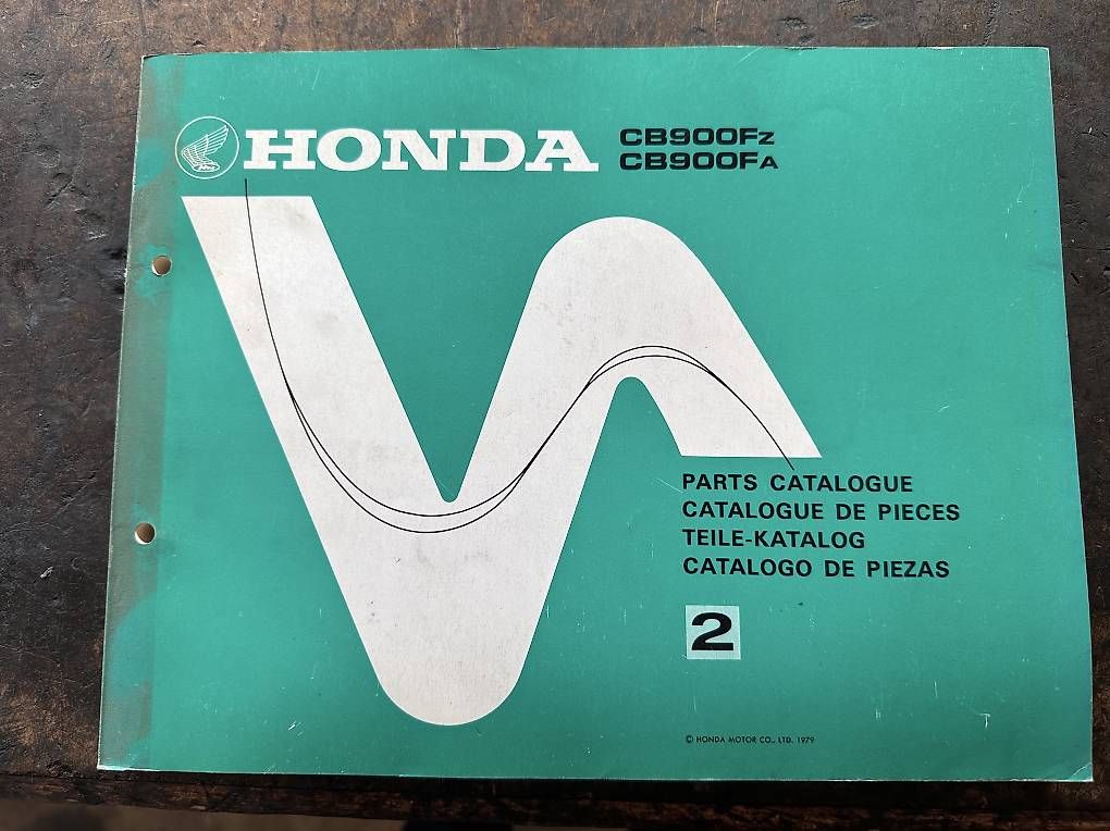 Libri: Teilekatalog Honda CBR 900 – Usato da Dättlikon venduto da Becd