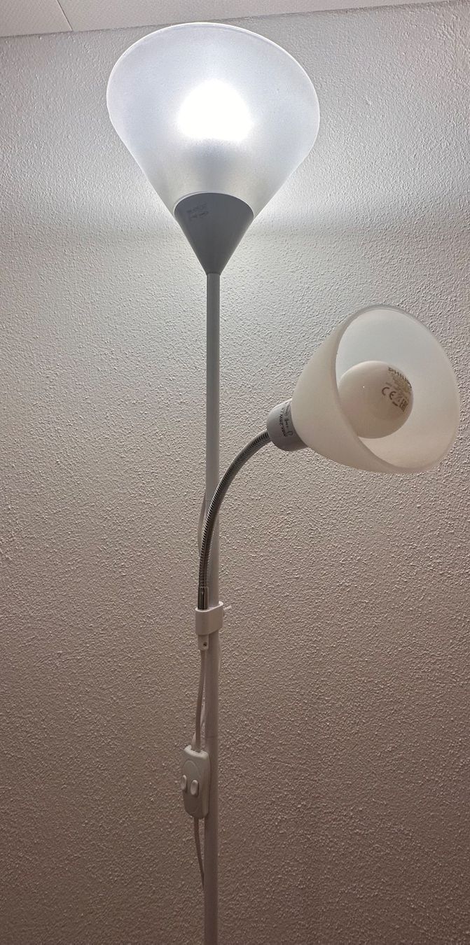 Lampade: Schöne Stehleuchte/Lampe – Usato da Schwyz venduto da eli_q7d6 1